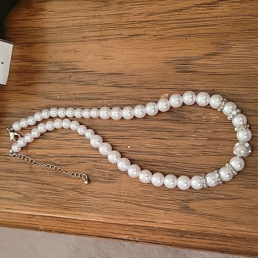 White necklace